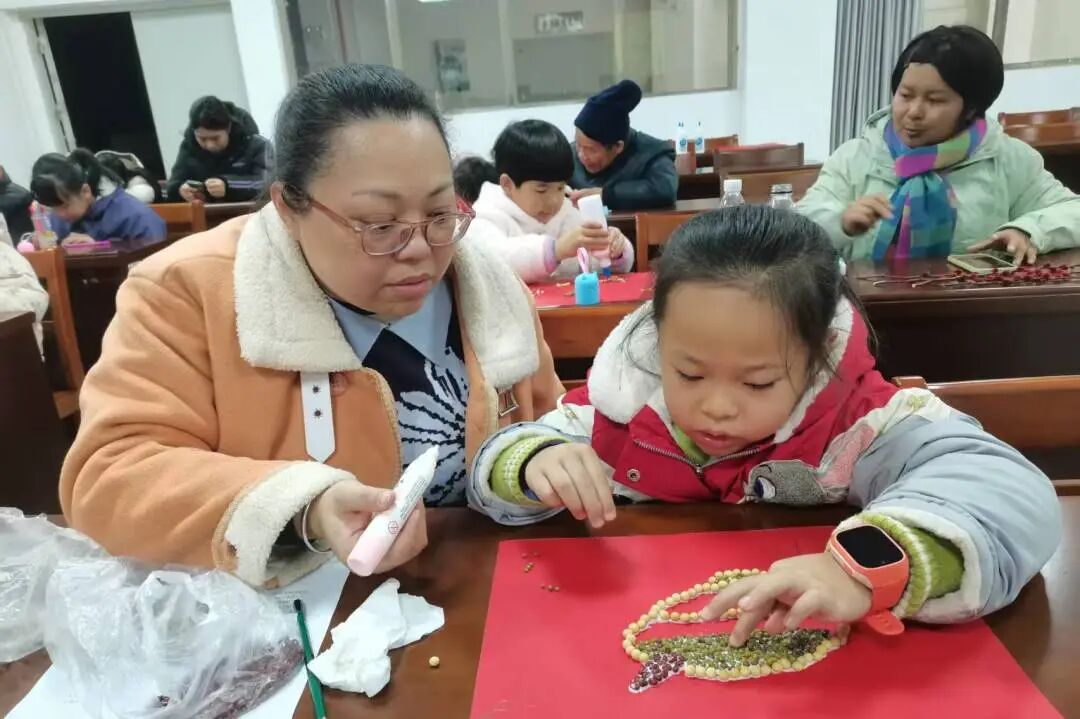 活动回顾丨小手粘趣艺  亲子话腊八