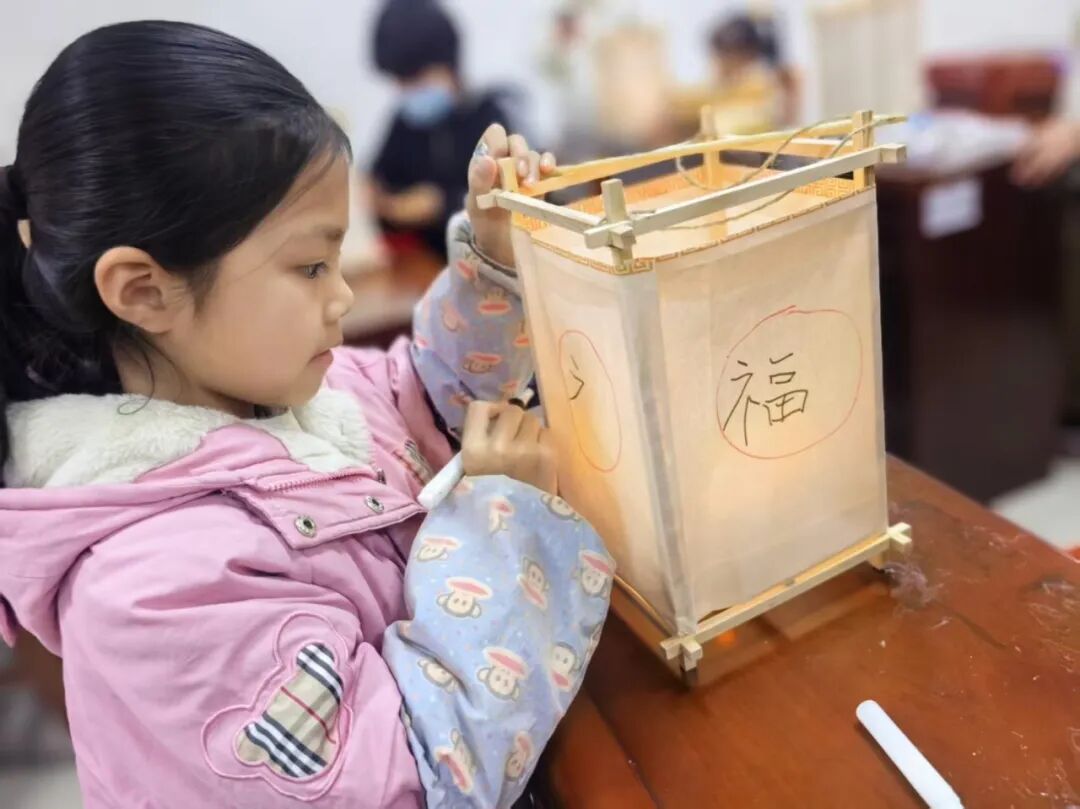 续文脉·赋新能丨指尖承匠心 灯影续俗韵